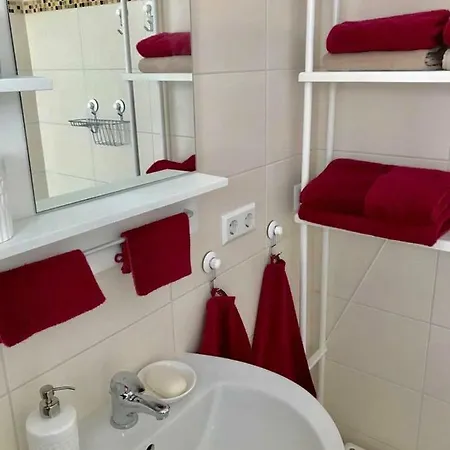 Am Ruppiner Und Fontane Therme * نيوروبين